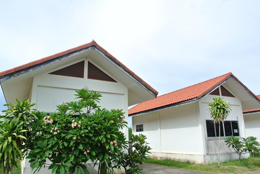 Chumphon Park Resort Exterior photo